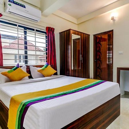 Itsy Hotels Rain Tulsi Stayz, Palarivattom Junction Kochi 외부 사진