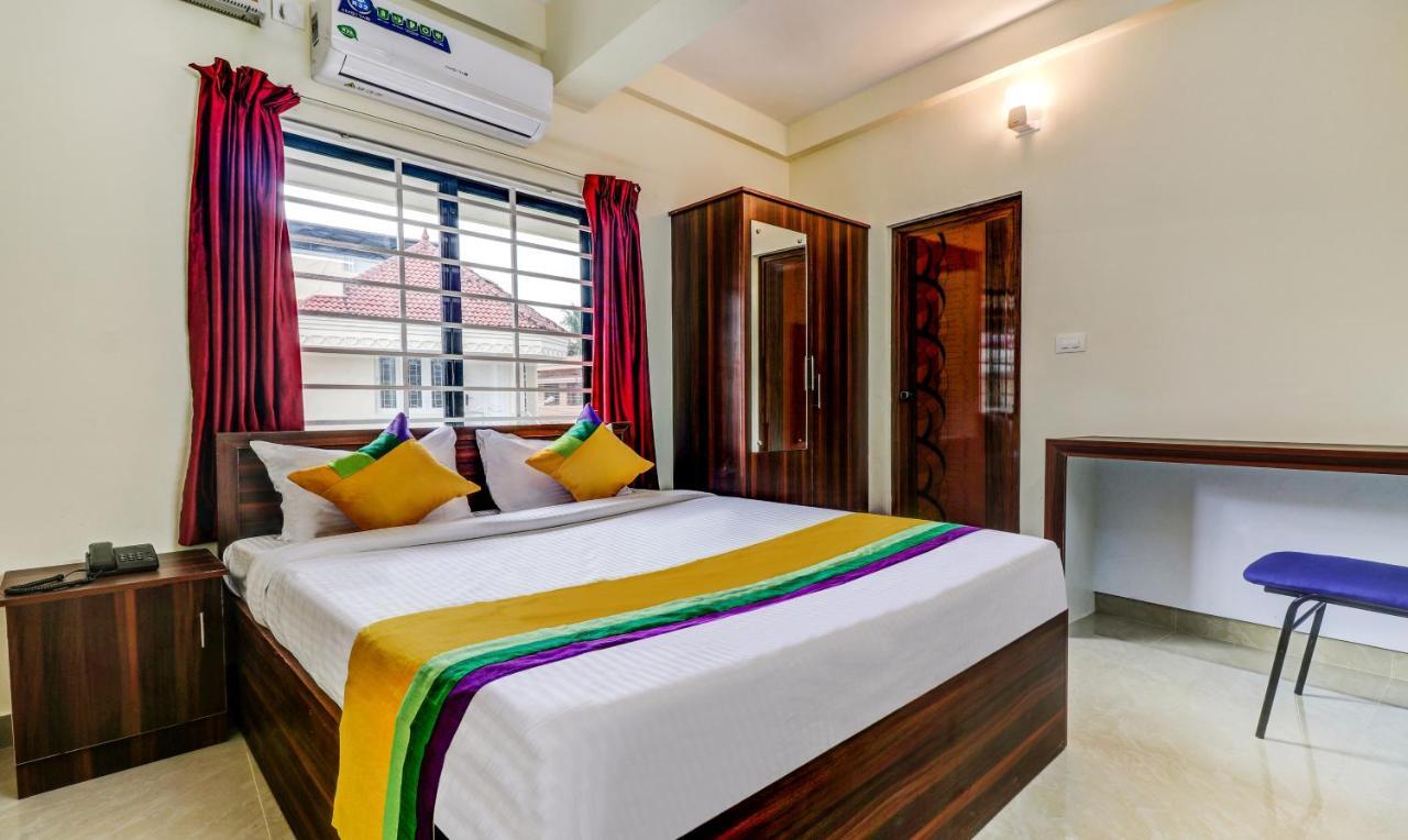 Itsy Hotels Rain Tulsi Stayz, Palarivattom Junction Kochi 외부 사진