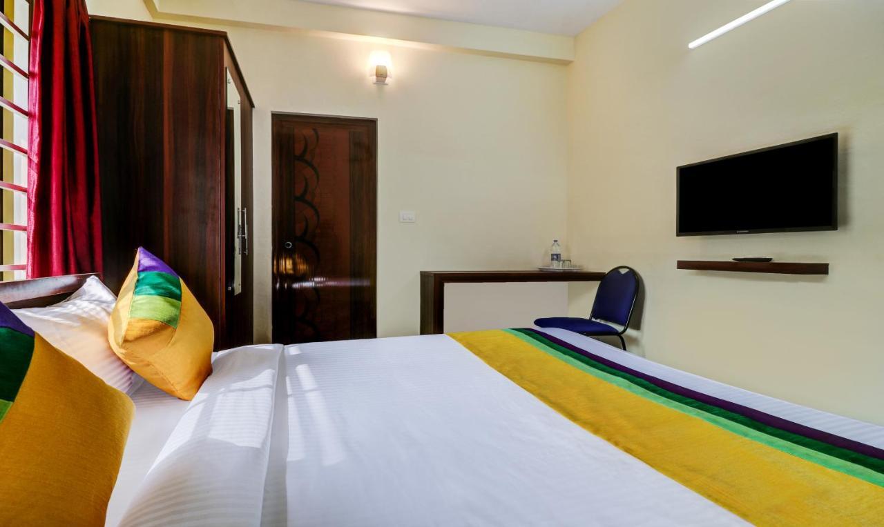 Itsy Hotels Rain Tulsi Stayz, Palarivattom Junction Kochi 외부 사진