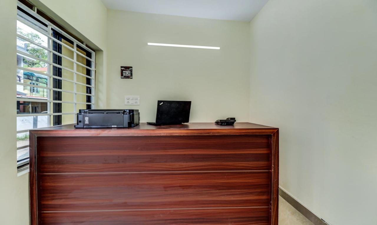 Itsy Hotels Rain Tulsi Stayz, Palarivattom Junction Kochi 외부 사진