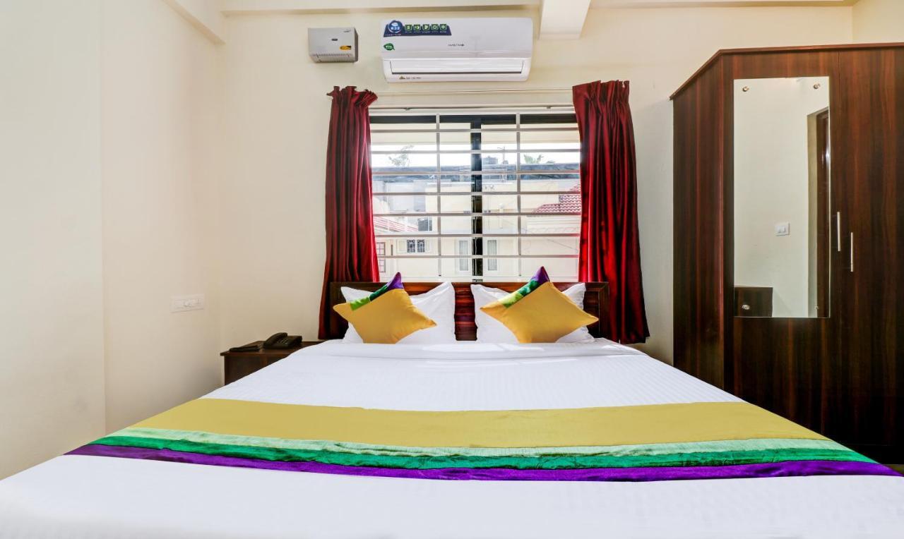 Itsy Hotels Rain Tulsi Stayz, Palarivattom Junction Kochi 외부 사진