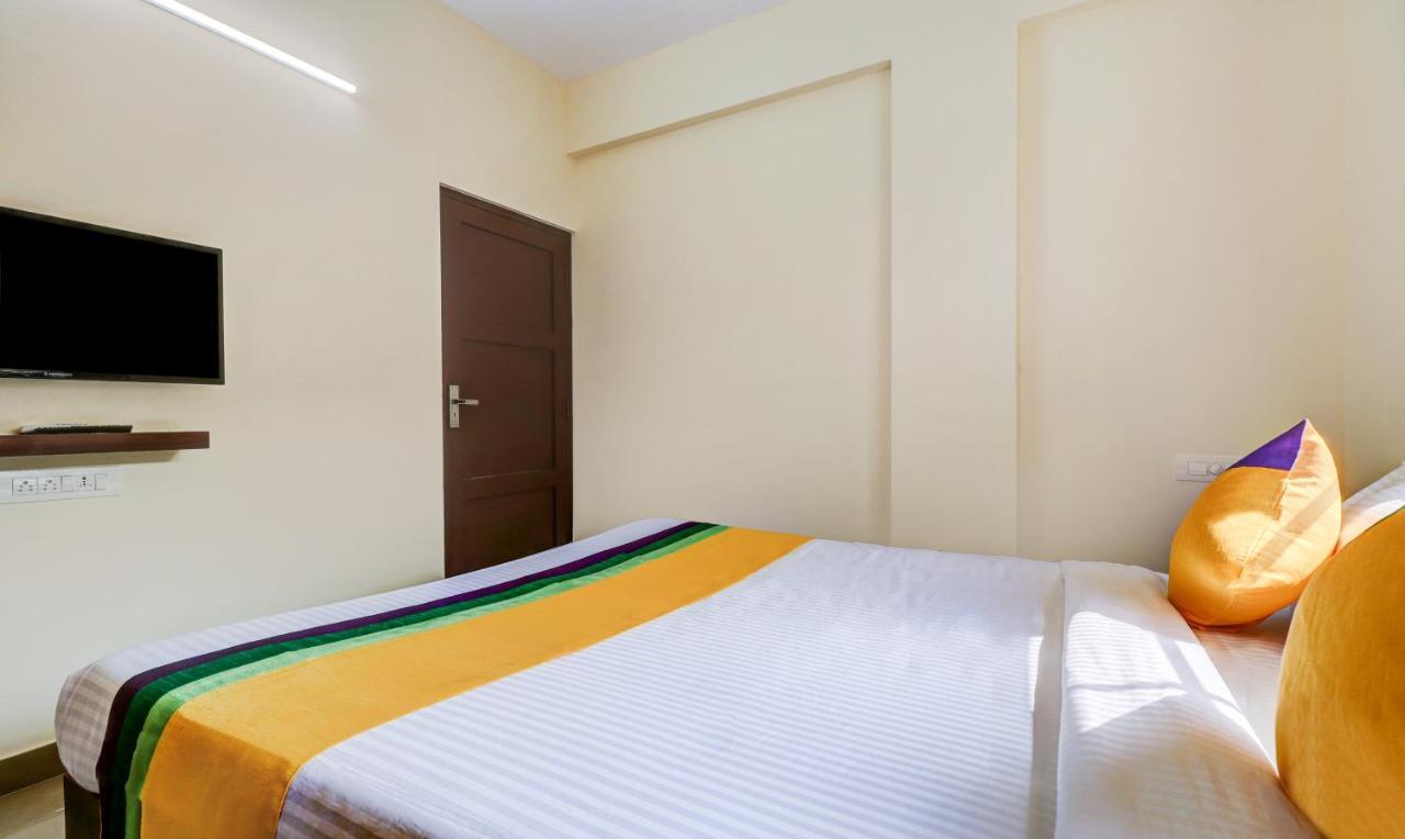 Itsy Hotels Rain Tulsi Stayz, Palarivattom Junction Kochi 외부 사진